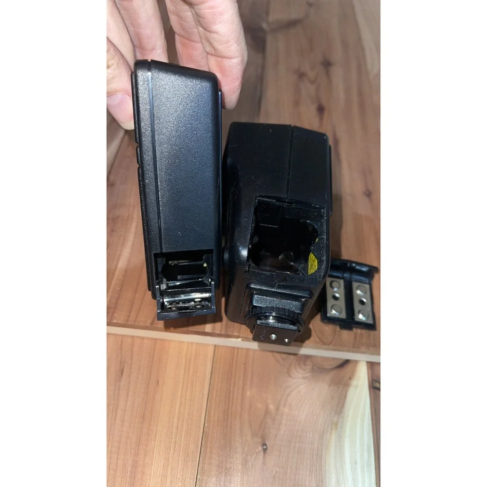 Nikon Speedlight SB-E Shoe Mount Flash & Yashica CS-201 FLash BUNDLE